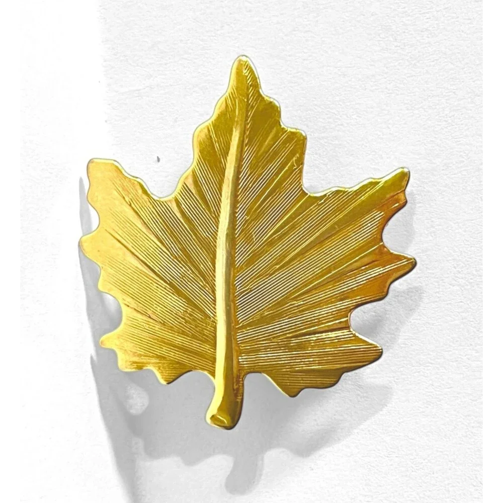 Vintage Maple Leaf Brooch Pin Gold Tone Textured Etched Nature Woodland Forest